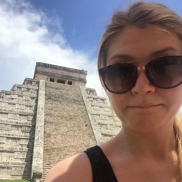 Meet your Posher, Hannah - Picture 1 of 1